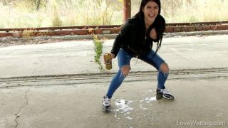 Dee Desperation Dee – Pussy painting