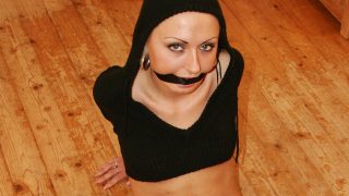 Vanessa Amateur Romantic dildotreatement at the fireplace