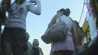 Upskirt Teen ass up skirt